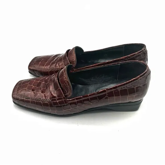 La Canadienne  Croc-Embossed Patent Leather LoafersSz 6.5