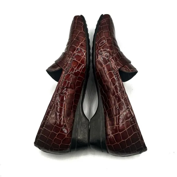 La Canadienne  Croc-Embossed Patent Leather LoafersSz 6.5