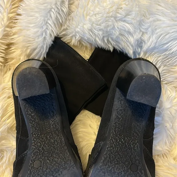 La Canadienne Madlen Black Suede Boots size 7 1/2