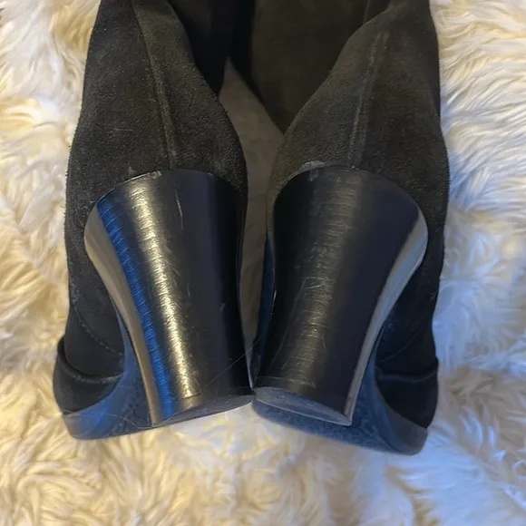 La Canadienne Madlen Black Suede Boots size 7 1/2
