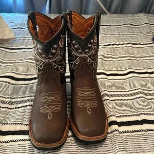 La Sierra Boots kids size 5 1/2