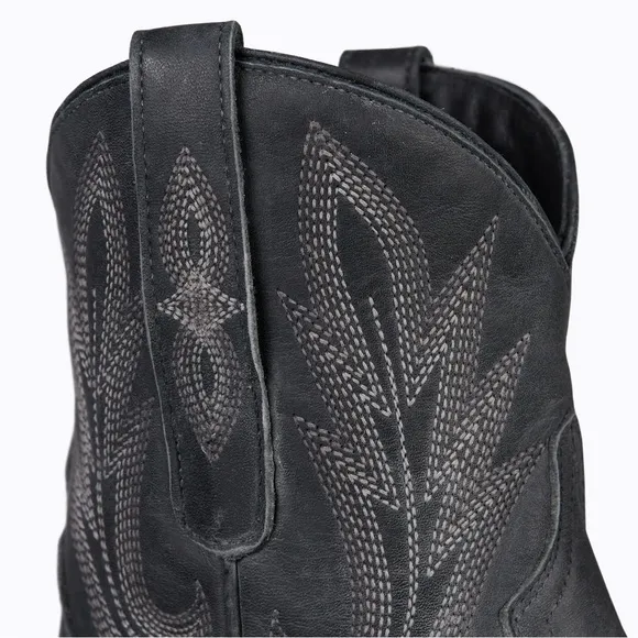 Lane Cowgirl Boots - LEXINGTON BOOTIE - DISTRESSED JET BLACK - Size 11