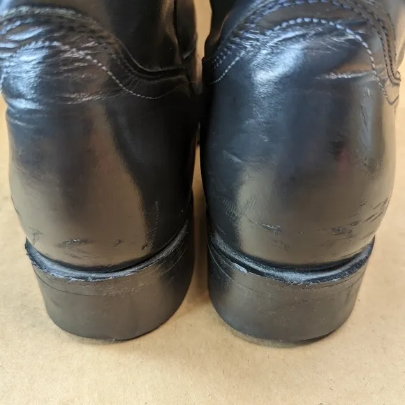 Laredo Boots men's size 10.5EE black leather Classic Western Roper cowboy boots.