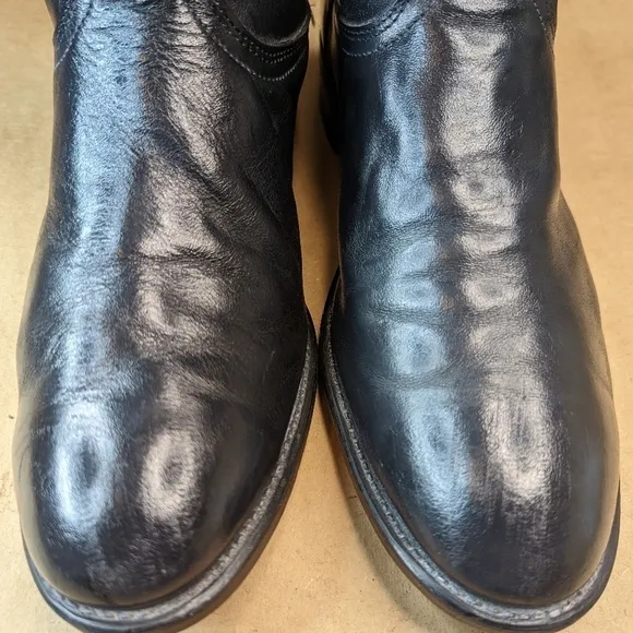 Laredo Boots men's size 10.5EE black leather Classic Western Roper cowboy boots.