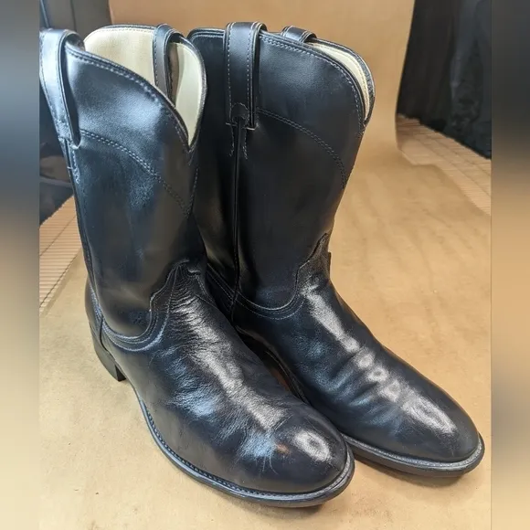 Laredo Boots men's size 10.5EE black leather Classic Western Roper cowboy boots.