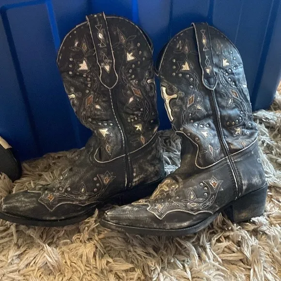 Laredo leather cross and stud black square toe cowboy boots  81/2