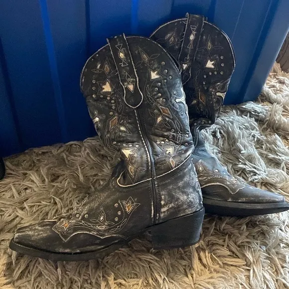 Laredo leather cross and stud black square toe cowboy boots  81/2