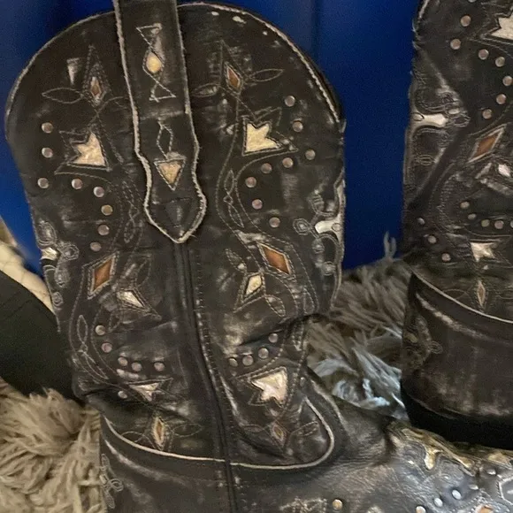 Laredo leather cross and stud black square toe cowboy boots  81/2