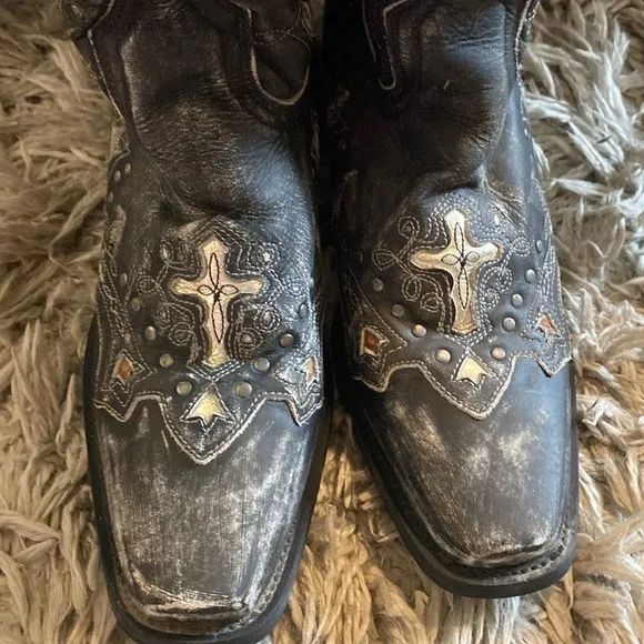 Laredo leather cross and stud black square toe cowboy boots  81/2