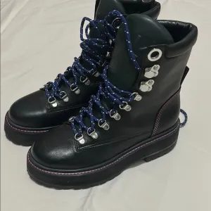 LARROUDE Black Leather Women's Boots