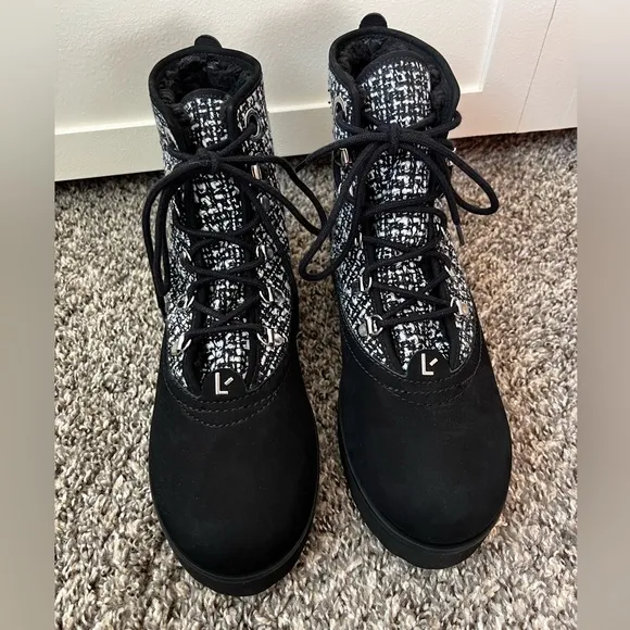 Larroude Women’s Vail Black Suede Tweed Boots NWOT Size‎ 9