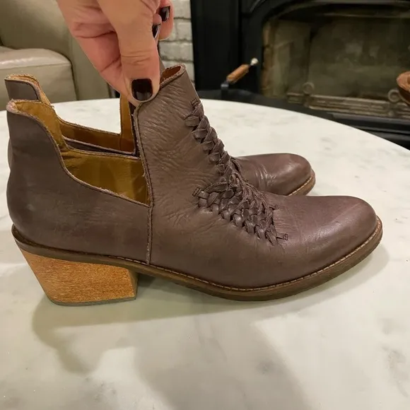Latigo Anthropologie Kick Soft Leather Woven Western Espresso Booties Size 8.5
