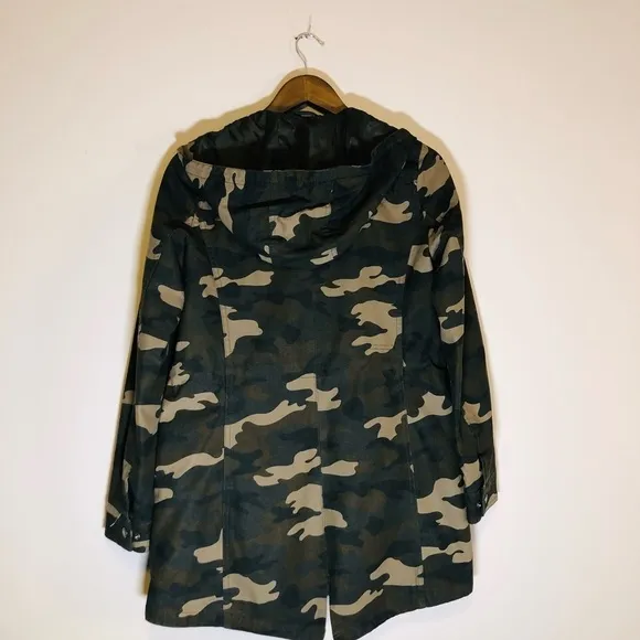 LEVI STRAUSS Women Hooded Camouflage Fishtail Parka Jacket. Size XSmall