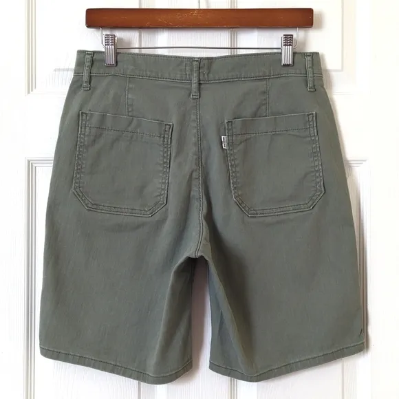 Levi's Classic Herringbone Twill Mid Rise Slim Fit Bermuda Shorts Sage Green 27