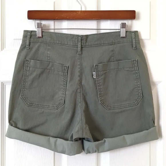 Levi's Classic Herringbone Twill Mid Rise Slim Fit Bermuda Shorts Sage Green 27