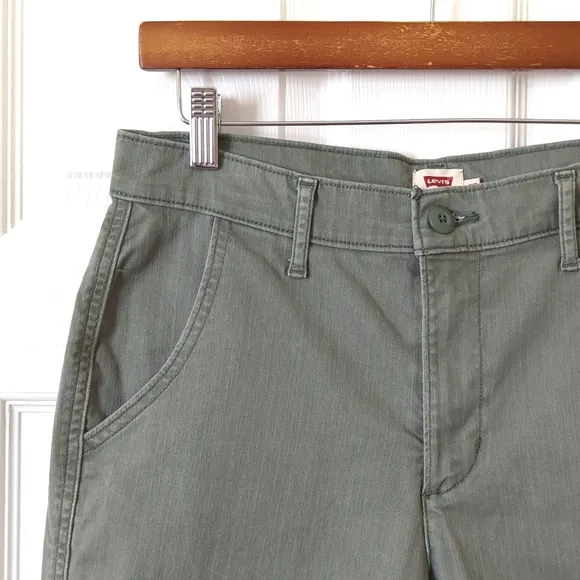 Levi's Classic Herringbone Twill Mid Rise Slim Fit Bermuda Shorts Sage Green 27