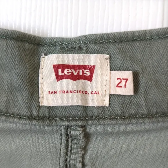 Levi's Classic Herringbone Twill Mid Rise Slim Fit Bermuda Shorts Sage Green 27
