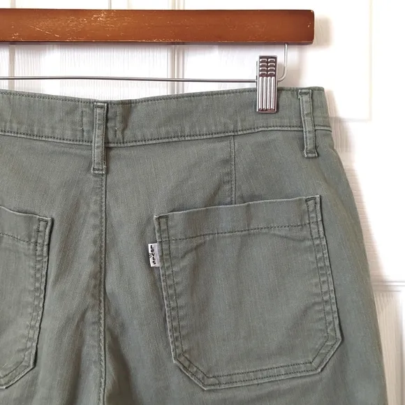 Levi's Classic Herringbone Twill Mid Rise Slim Fit Bermuda Shorts Sage Green 27