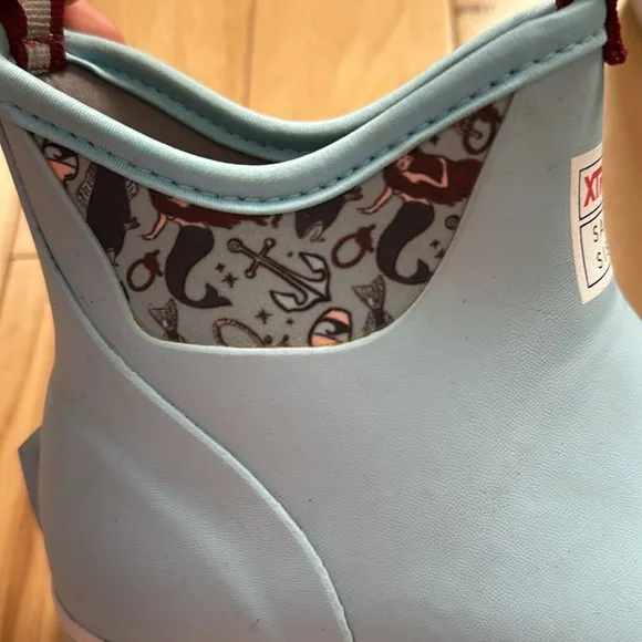 Light Blue Winter Rain Boots with Slip-On Style and Rubber Material