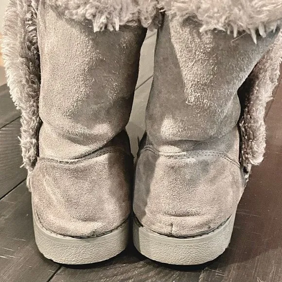 Light Grey, Suede, Women’s Fuzzy, Pull-On Boots. Size 10.
