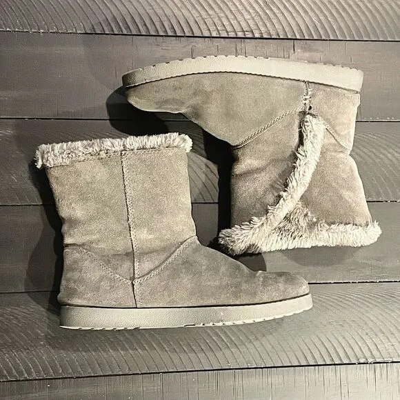Light Grey, Suede, Women’s Fuzzy, Pull-On Boots. Size 10.
