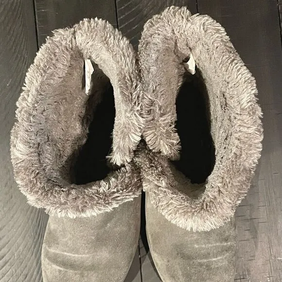 Light Grey, Suede, Women’s Fuzzy, Pull-On Boots. Size 10.
