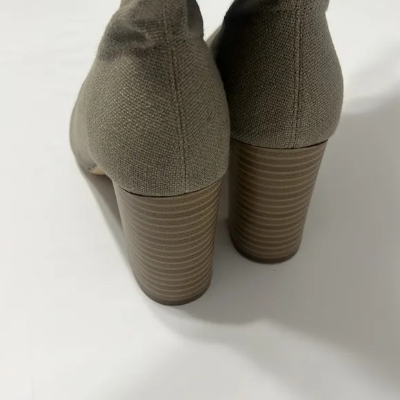 Like new Fiona Justfab Fabric healed boots size 8.5, tan colored