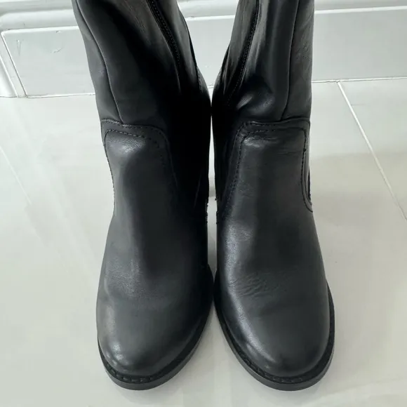 LIKE NEW Harley Davidson Black leather 4” heel boots Size 8.5