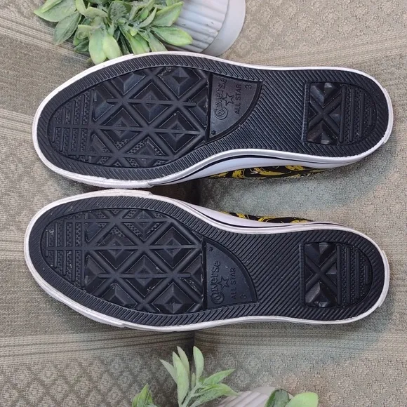 Limited Edition Converse X Andy Warhol Leather Banana Print Low Ox Sneakers