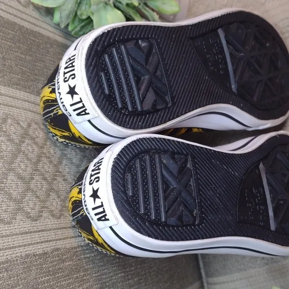 Limited Edition Converse X Andy Warhol Leather Banana Print Low Ox Sneakers