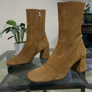 L’INTERVALLE Suede Boots