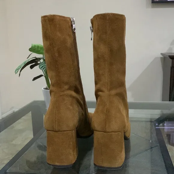 L’INTERVALLE Suede Boots
