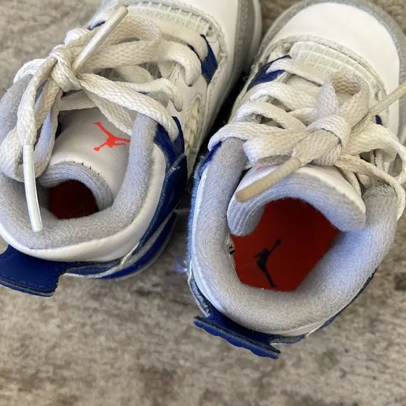 Little kids baby Jordan 4 retro GT sneakers navy and white size 3C.