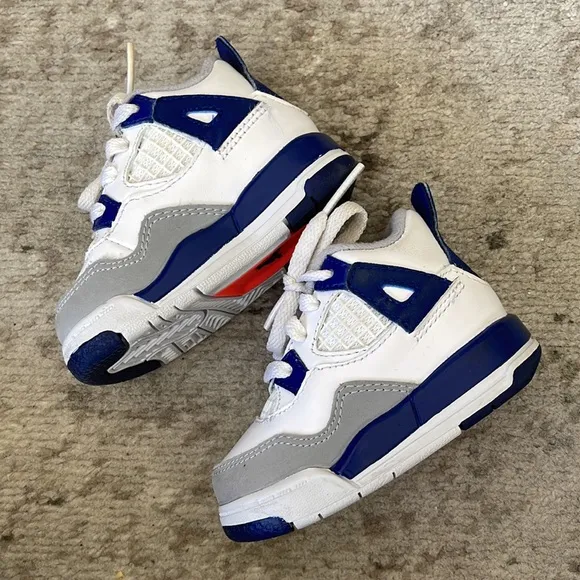Little kids baby Jordan 4 retro GT sneakers navy and white size 3C.