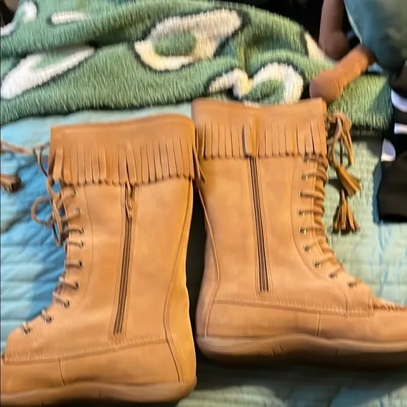 L.L. Bean Suede Leather Tan Tassel Thick Sheepskin Lined Boots Size 9 Medium