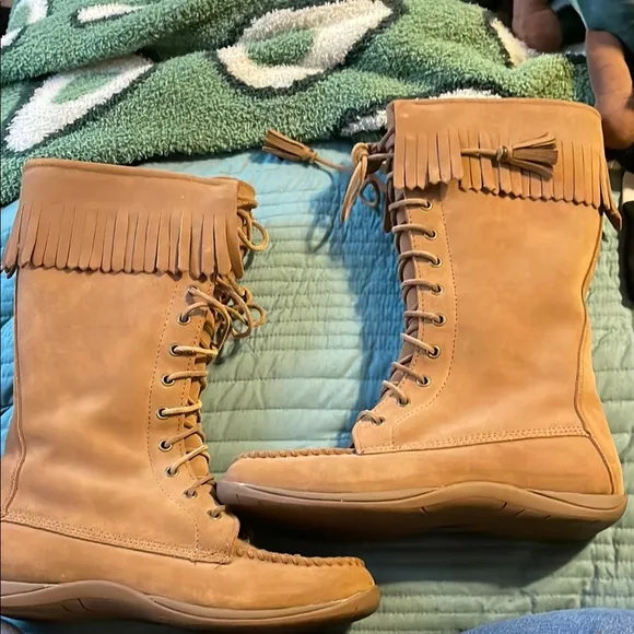 L.L. Bean Suede Leather Tan Tassel Thick Sheepskin Lined Boots Size 9 Medium