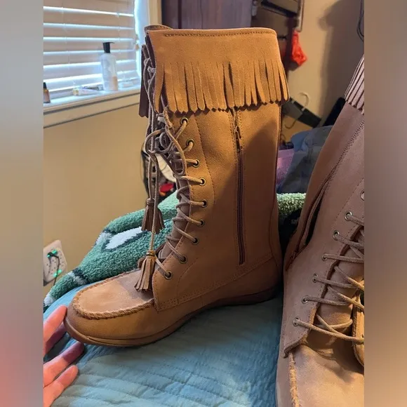L.L. Bean Suede Leather Tan Tassel Thick Sheepskin Lined Boots Size 9 Medium