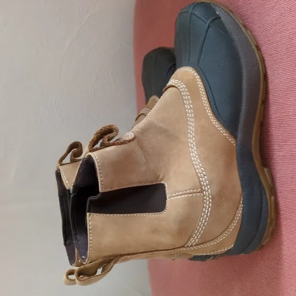 L.L. Bean Tan Leather Insulated Slip On Duck Boots Size 6.5