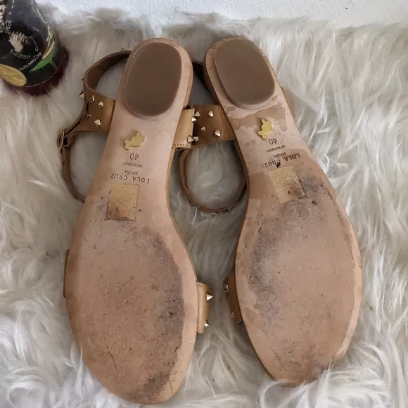 Lola Cruz Studded Flat Gladiator Sandals Tan Leather