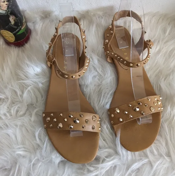 Lola Cruz Studded Flat Gladiator Sandals Tan Leather