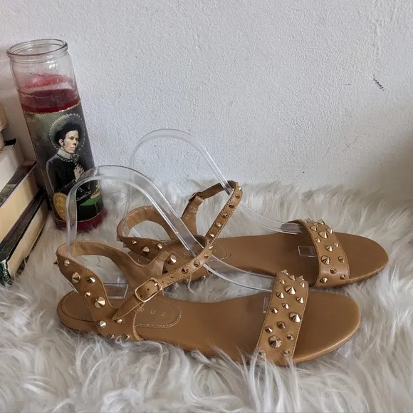 Lola Cruz Studded Flat Gladiator Sandals Tan Leather
