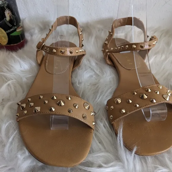 Lola Cruz Studded Flat Gladiator Sandals Tan Leather