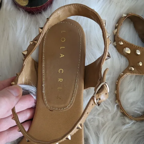 Lola Cruz Studded Flat Gladiator Sandals Tan Leather