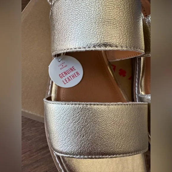 Lucky Brand Light Gold Leather Kaimana Metallic Flat Sandals- 9 US