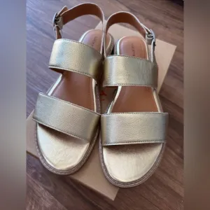 Lucky Brand Light Gold Leather Kaimana Metallic Flat Sandals- 9 US