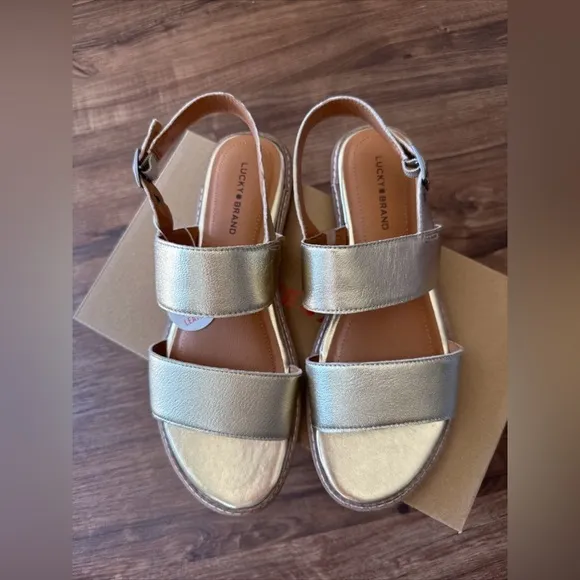 Lucky Brand Light Gold Leather Kaimana Metallic Flat Sandals- 9 US