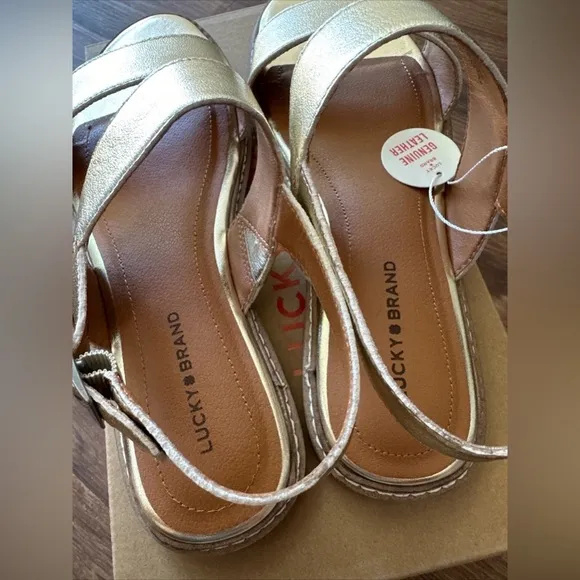 Lucky Brand Light Gold Leather Kaimana Metallic Flat Sandals- 9 US
