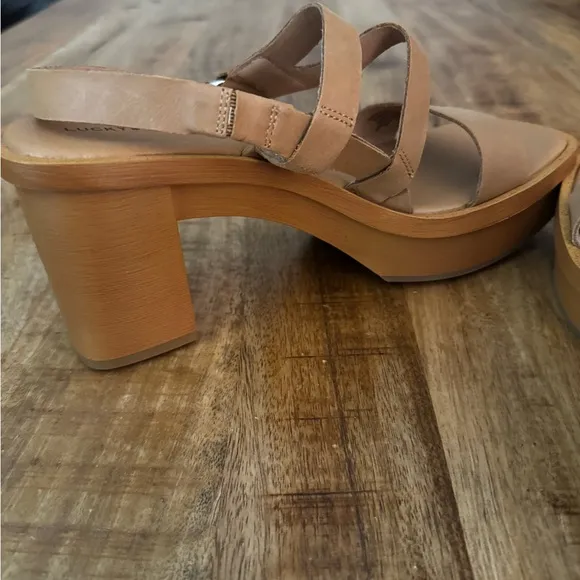 Lucky brand Marselina Tan brown Block Heel leather O ring  Sandals NEW 9.5