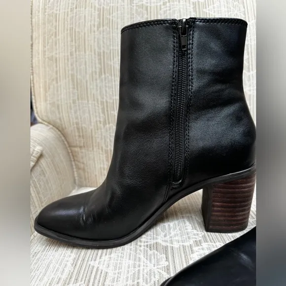 LUCKY BRAND Sz 9 LOW BOOTS zip side EXC like new cond. worn once ! Make …