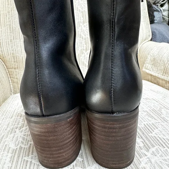 LUCKY BRAND Sz 9 LOW BOOTS zip side EXC like new cond. worn once ! Make …